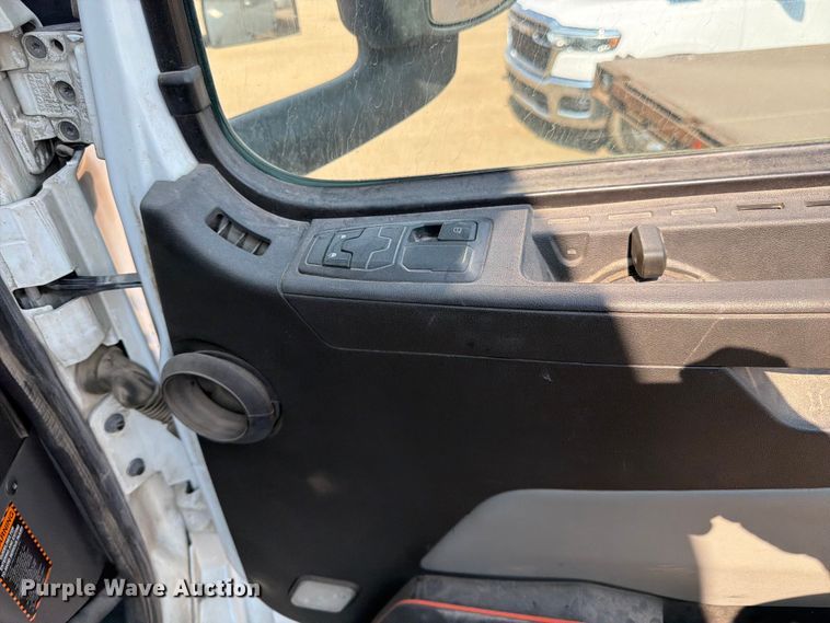 image for item YA4214 2019 Volvo VNL semi truck