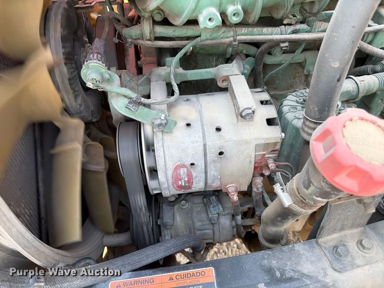 image for item YA4214 2019 Volvo VNL semi truck
