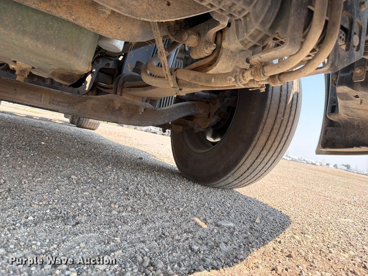 image for item YA4214 2019 Volvo VNL semi truck