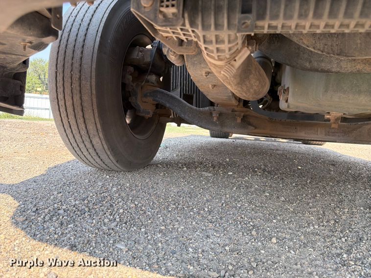 image for item YA4214 2019 Volvo VNL semi truck