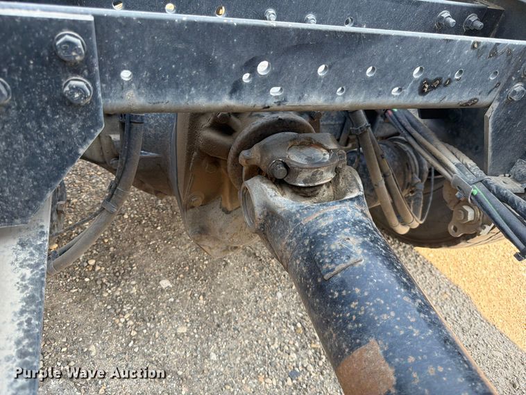 image for item YA4214 2019 Volvo VNL semi truck