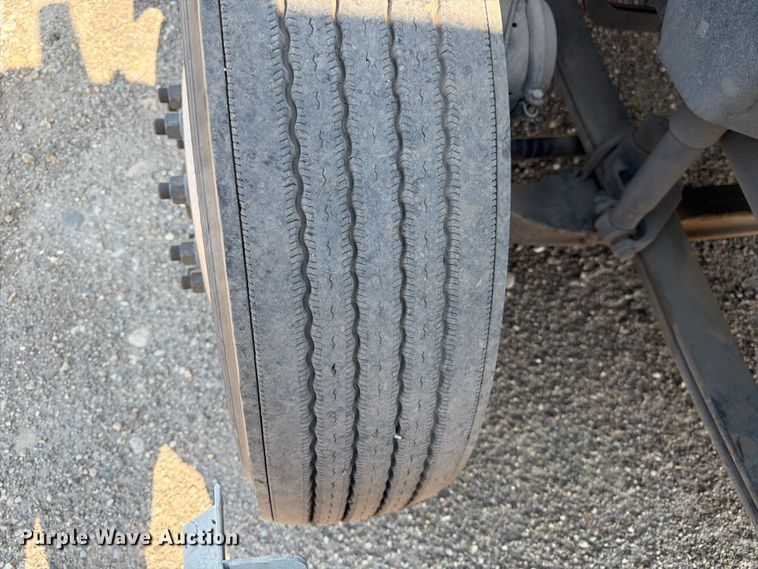 image for item YA4214 2019 Volvo VNL semi truck