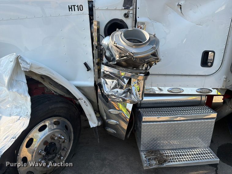image for item YA4301 2021 Peterbilt 389 semi truck