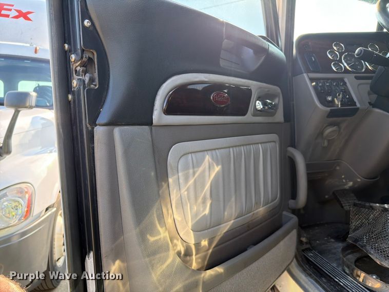 image for item YA4301 2021 Peterbilt 389 semi truck