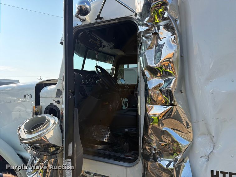 image for item YA4301 2021 Peterbilt 389 semi truck