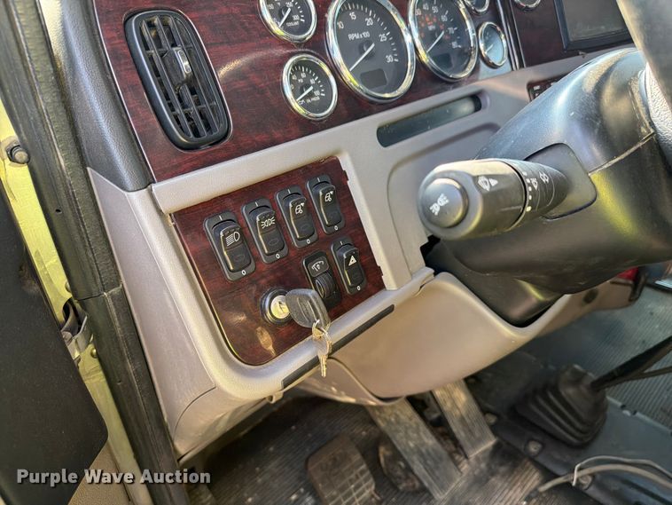 image for item YA4301 2021 Peterbilt 389 semi truck