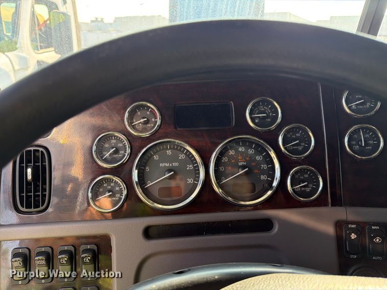 image for item YA4301 2021 Peterbilt 389 semi truck