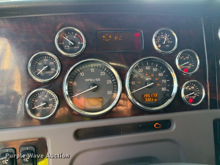 image for item YA4301 2021 Peterbilt 389 semi truck