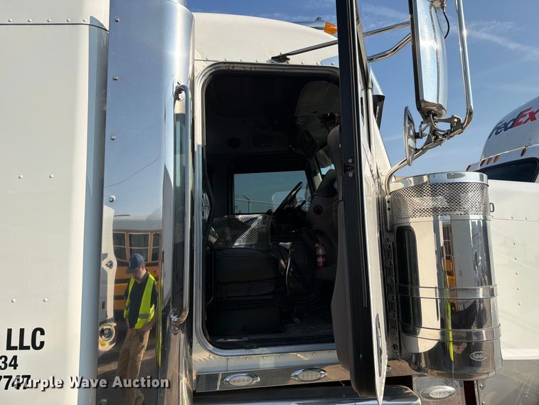 image for item YA4301 2021 Peterbilt 389 semi truck
