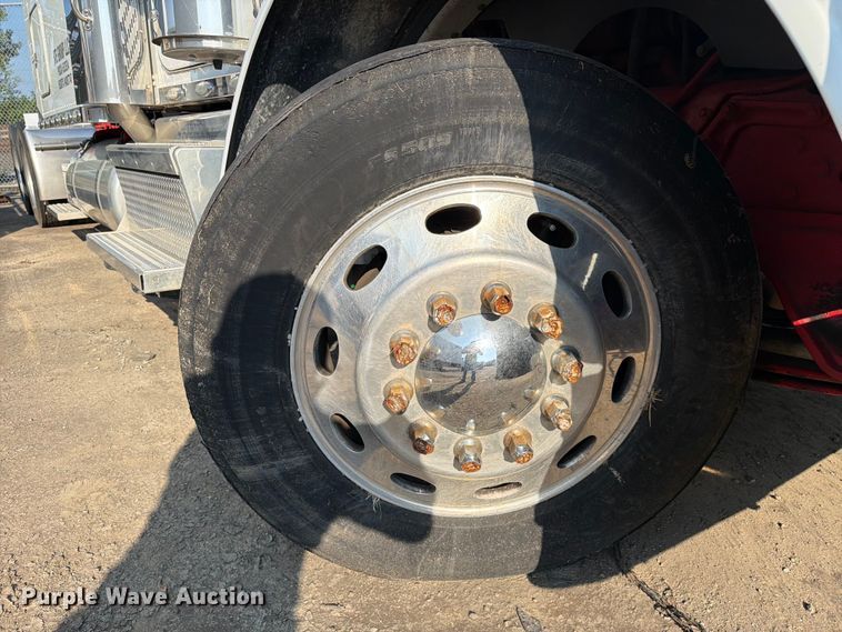 image for item YA4301 2021 Peterbilt 389 semi truck