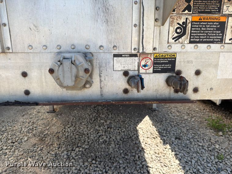 image for item YA4339 2010 Wilson PSDCL 402 livestock trailer