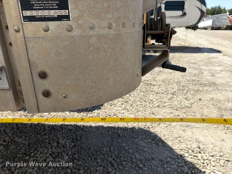 image for item YA4339 2010 Wilson PSDCL 402 livestock trailer