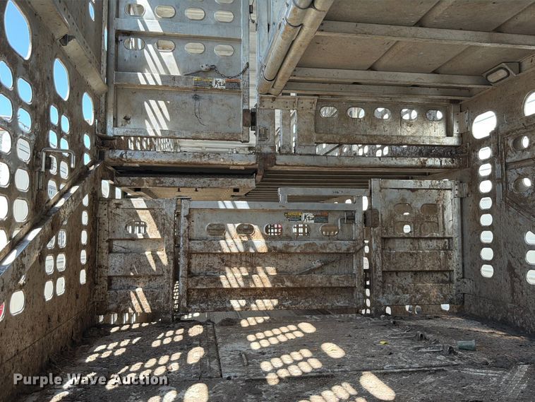 image for item YA4339 2010 Wilson PSDCL 402 livestock trailer
