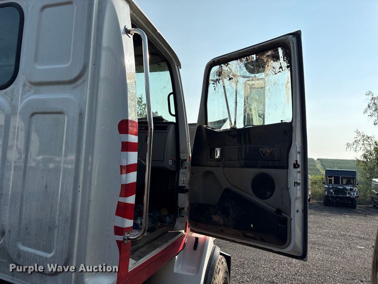 image for item YA4445 2017 Western Star 4700 crane truck