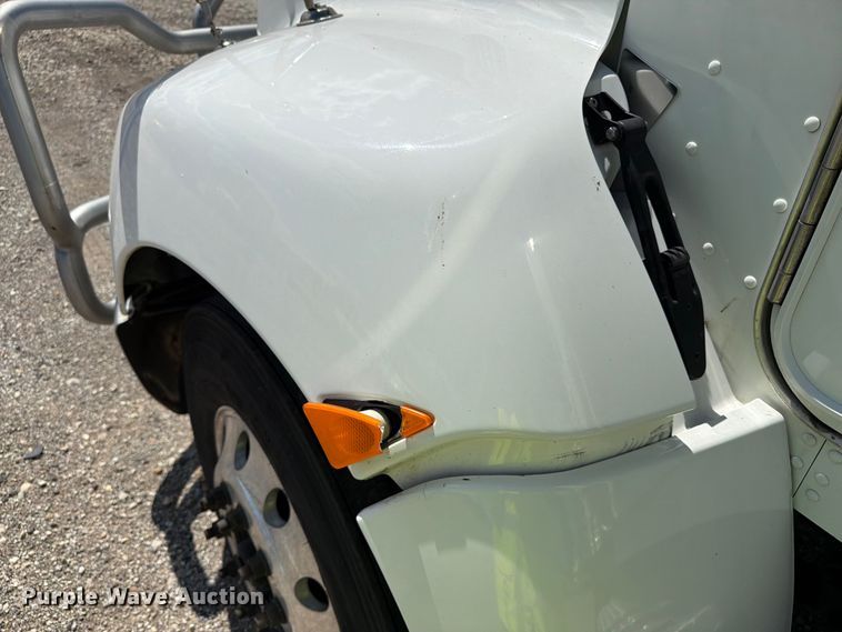 image for item YA4505 2021 Kenworth T3 Series box truck