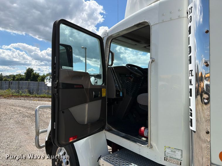 image for item YA4505 2021 Kenworth T3 Series box truck