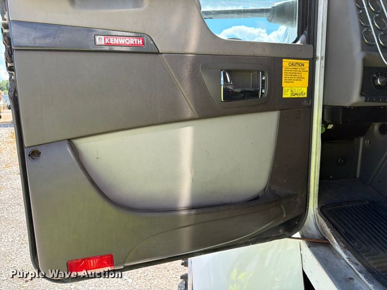 image for item YA4505 2021 Kenworth T3 Series box truck