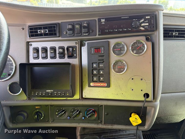 image for item YA4505 2021 Kenworth T3 Series box truck