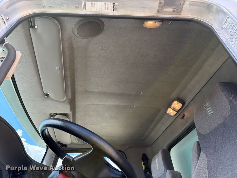 image for item YA4505 2021 Kenworth T3 Series box truck