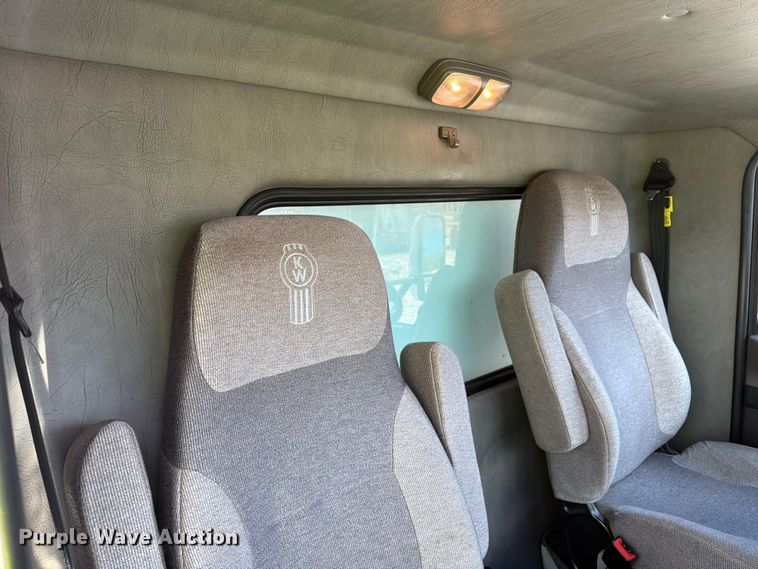 image for item YA4505 2021 Kenworth T3 Series box truck