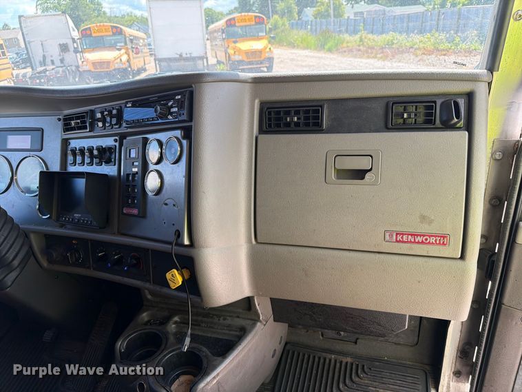 image for item YA4505 2021 Kenworth T3 Series box truck