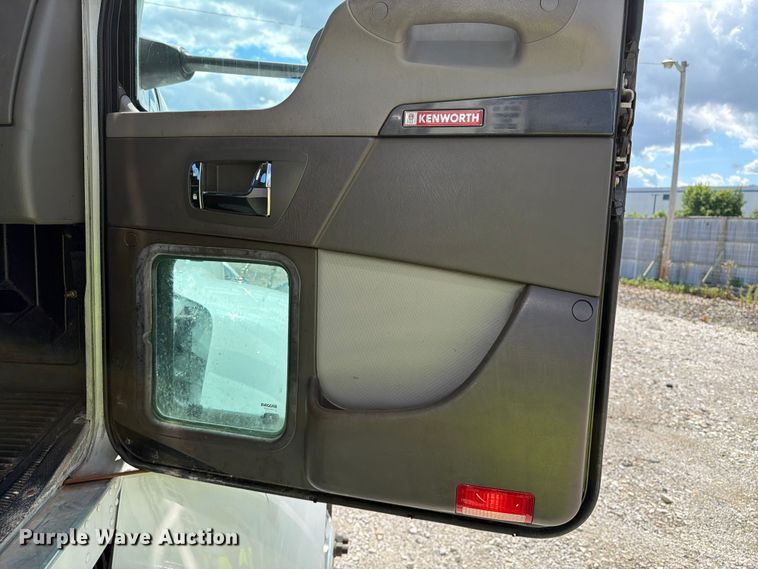 image for item YA4505 2021 Kenworth T3 Series box truck