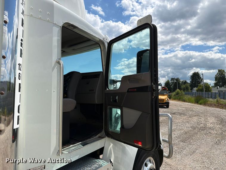 image for item YA4505 2021 Kenworth T3 Series box truck