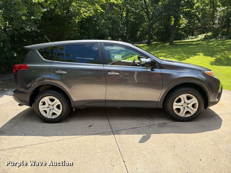 image for item DQ7948 2013 Toyota RAV4 LE SUV