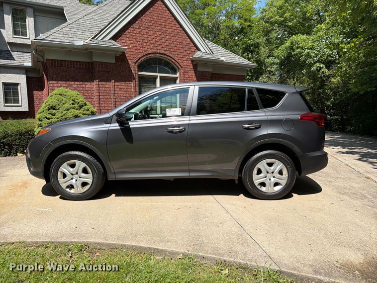image for item DQ7948 2013 Toyota RAV4 LE SUV