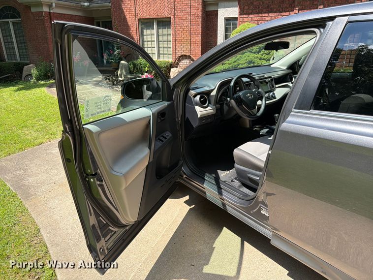 image for item DQ7948 2013 Toyota RAV4 LE SUV