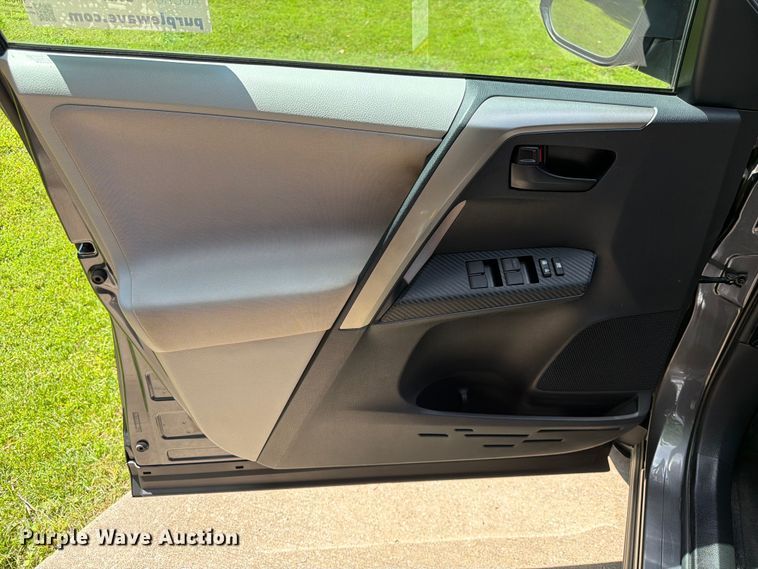 image for item DQ7948 2013 Toyota RAV4 LE SUV