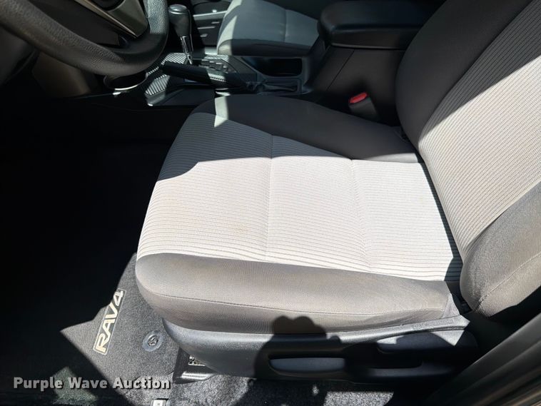 image for item DQ7948 2013 Toyota RAV4 LE SUV