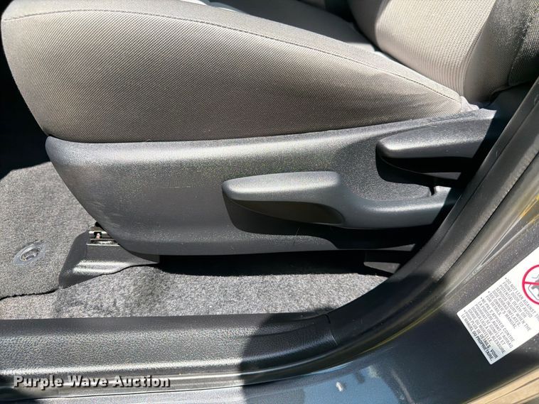 image for item DQ7948 2013 Toyota RAV4 LE SUV