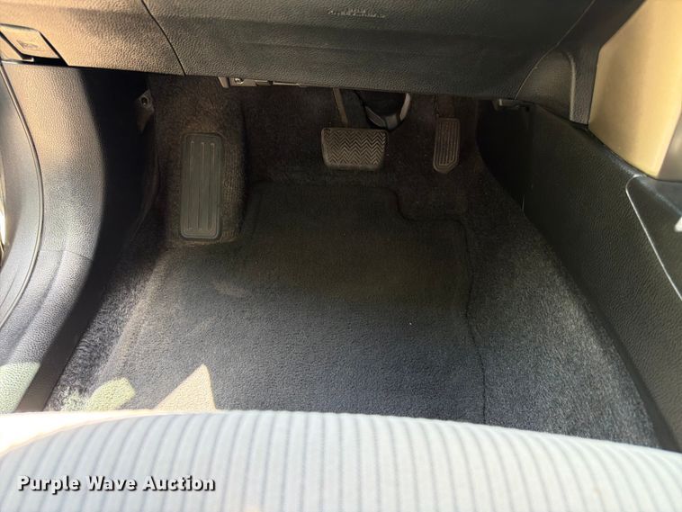 image for item DQ7948 2013 Toyota RAV4 LE SUV