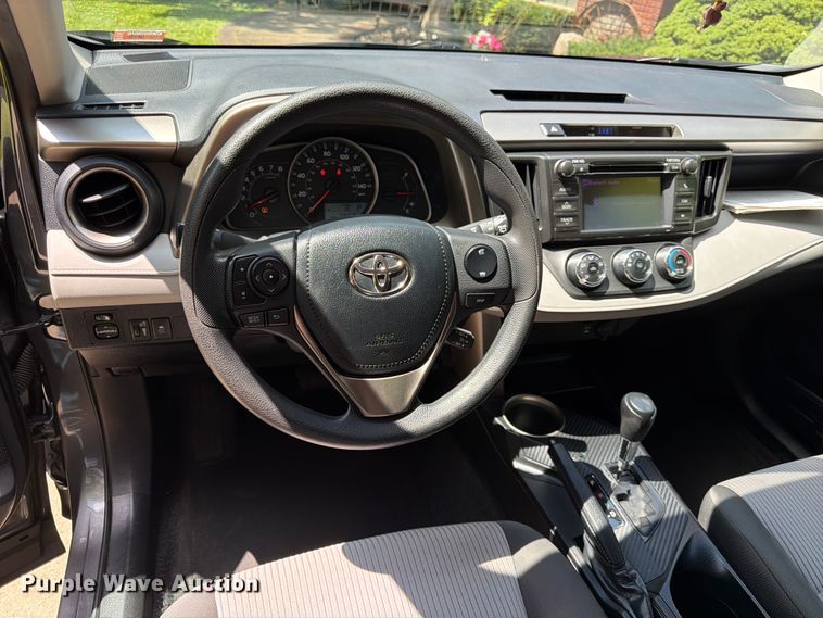 image for item DQ7948 2013 Toyota RAV4 LE SUV