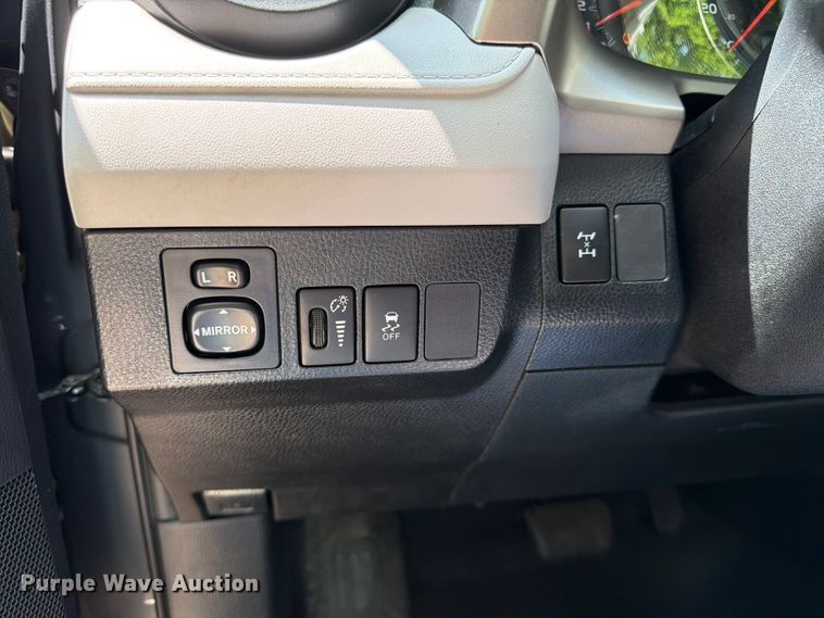 image for item DQ7948 2013 Toyota RAV4 LE SUV