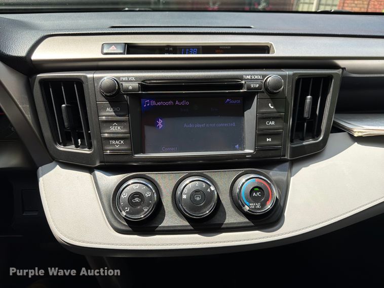 image for item DQ7948 2013 Toyota RAV4 LE SUV