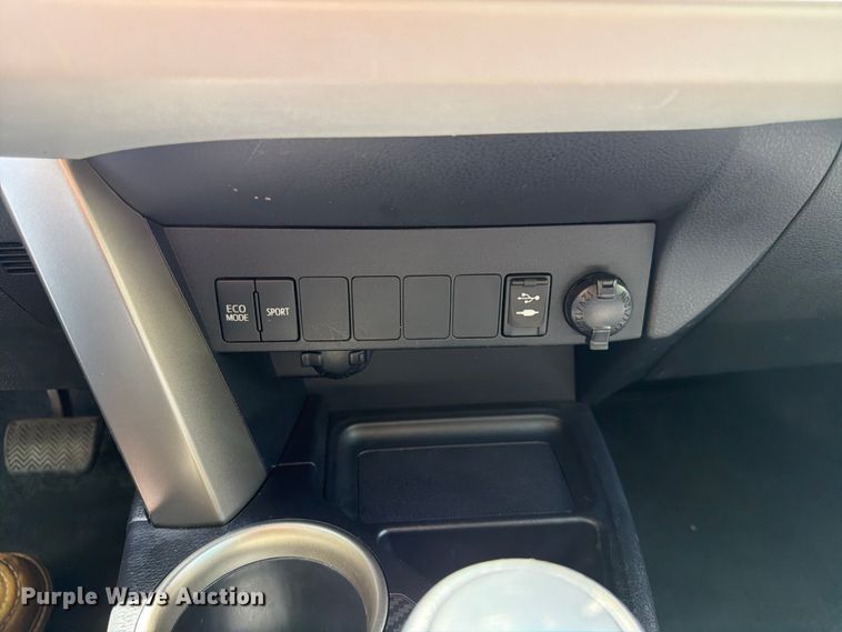 image for item DQ7948 2013 Toyota RAV4 LE SUV
