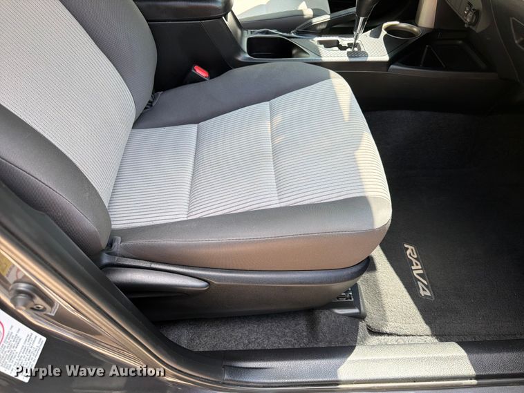 image for item DQ7948 2013 Toyota RAV4 LE SUV