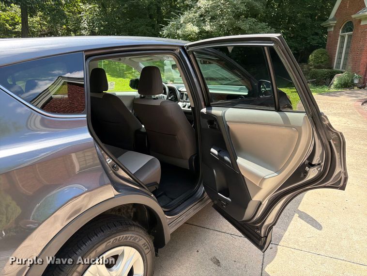image for item DQ7948 2013 Toyota RAV4 LE SUV