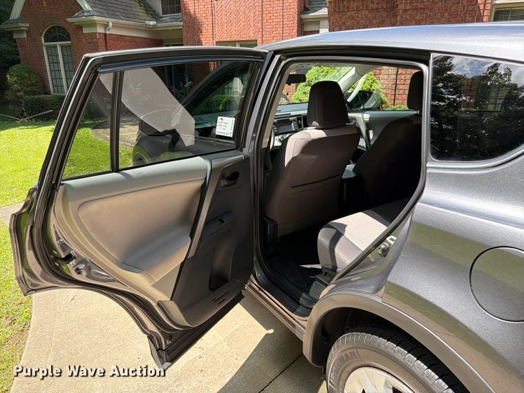 image for item DQ7948 2013 Toyota RAV4 LE SUV