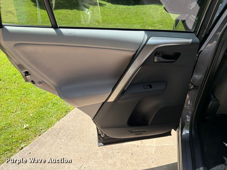 image for item DQ7948 2013 Toyota RAV4 LE SUV