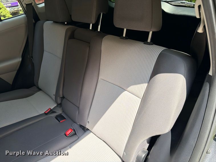 image for item DQ7948 2013 Toyota RAV4 LE SUV