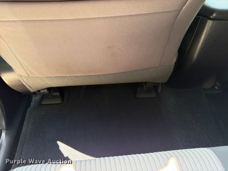 image for item DQ7948 2013 Toyota RAV4 LE SUV