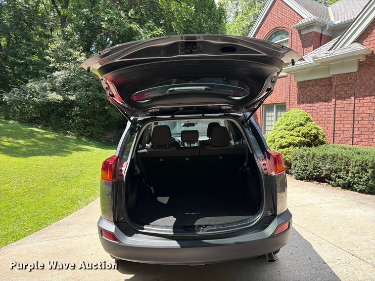 image for item DQ7948 2013 Toyota RAV4 LE SUV