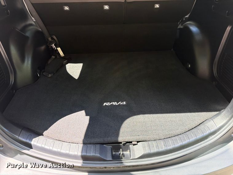 image for item DQ7948 2013 Toyota RAV4 LE SUV