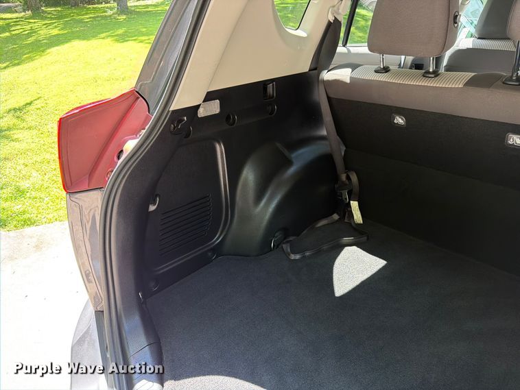 image for item DQ7948 2013 Toyota RAV4 LE SUV