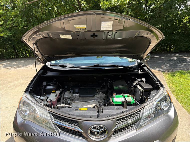 image for item DQ7948 2013 Toyota RAV4 LE SUV