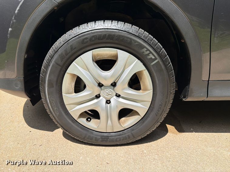 image for item DQ7948 2013 Toyota RAV4 LE SUV