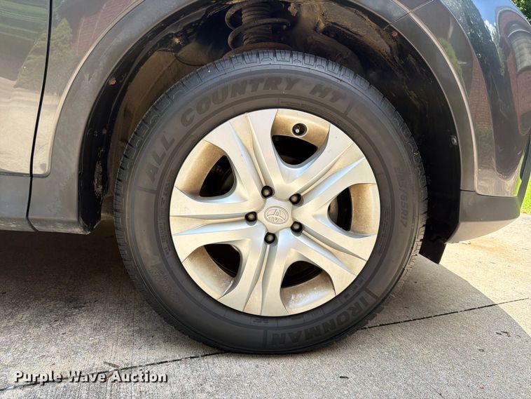image for item DQ7948 2013 Toyota RAV4 LE SUV